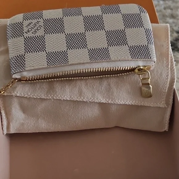 Louis Vuitton Damier Azur Key Pouch with Gold Hardware AUTHENTIC - Picture 4 of 6